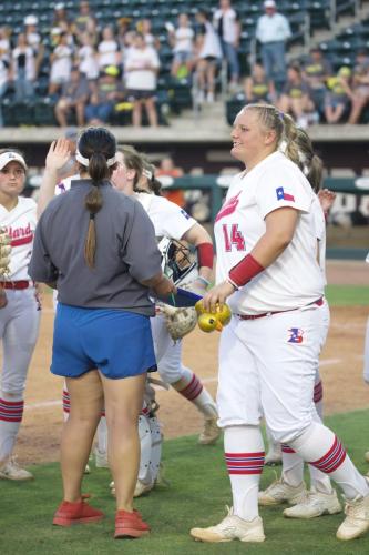 JMB19999a-46-DeNoiseAI-severe-noise-topaz-faceai-denoiseraw